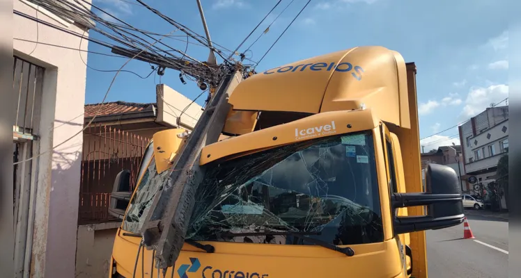 Batida aconteceu na rua Conselheiro Barradas.