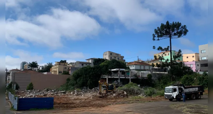 Terreno do antigo 'Mercadão' se localiza no Centro de PG |