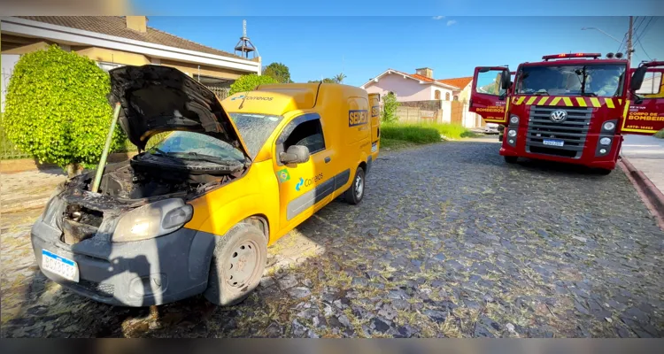 Incêndio em veículo aconteceu na rua Paulo Frontin.