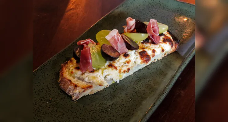 Entrada crostini de creme de búfala