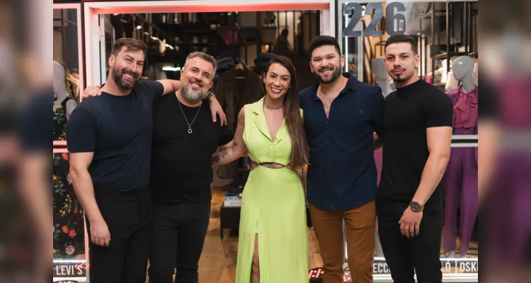 Fernando Gawronski, Jeison Gelaki, Nathalia Wagner,
Anderson Andrade e Fernando Almeida.