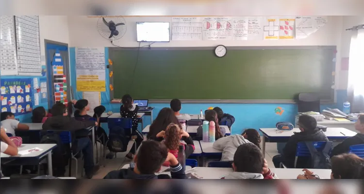 Impresso, videoaula, debates e até diversão compuseram amplo trabalho em sala.