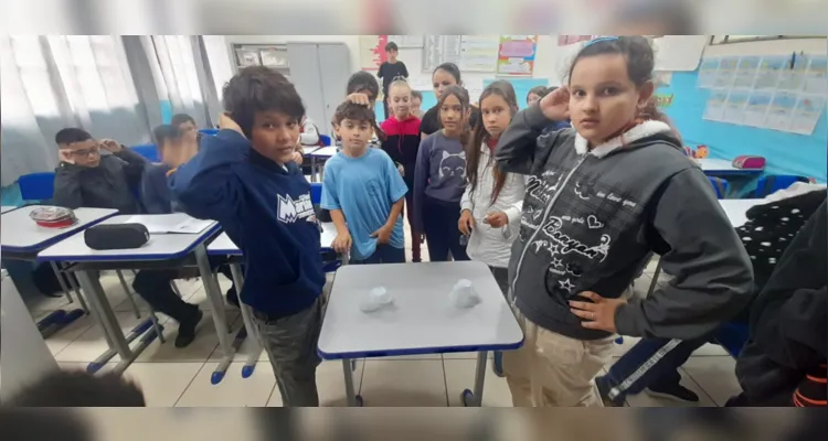 Impresso, videoaula, debates e até diversão compuseram amplo trabalho em sala.