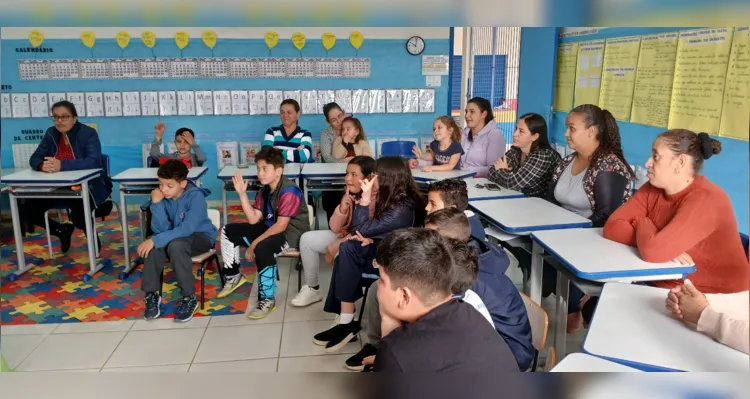 Trabalho em sala contou com uma diversidade de conhecimento e interação dos pais.