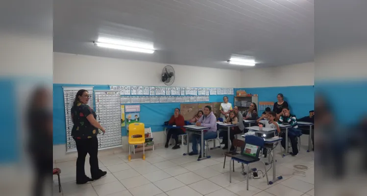 Trabalho em sala contou com uma diversidade de conhecimento e interação dos pais.