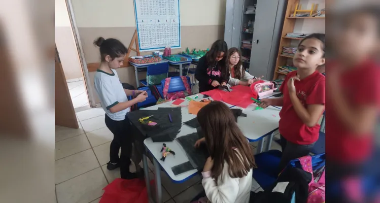 Veja como foi o trabalho de confecção de itens representativos em sala de aula.