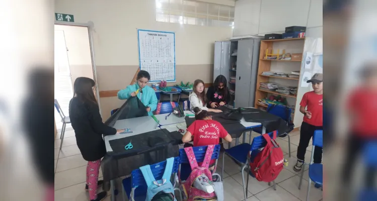 Veja como foi o trabalho de confecção de itens representativos em sala de aula.