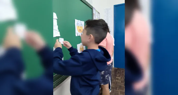 Veja os registros dos alunos desenvolvendo o trabalho em sala de aula.