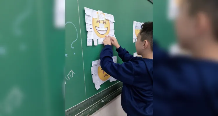 Veja os registros dos alunos desenvolvendo o trabalho em sala de aula.