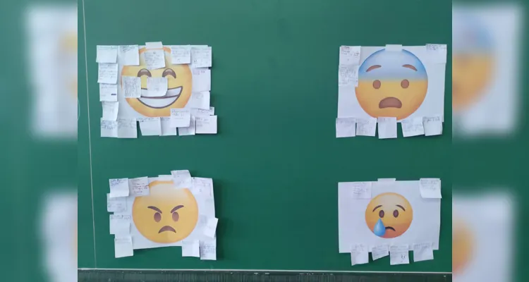 Veja os registros dos alunos desenvolvendo o trabalho em sala de aula.