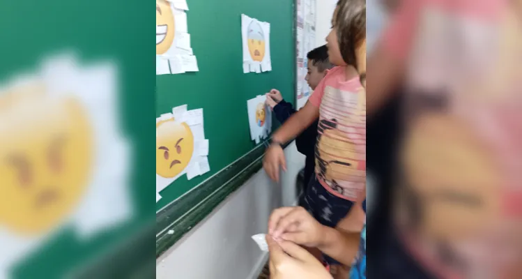 Veja os registros dos alunos desenvolvendo o trabalho em sala de aula.