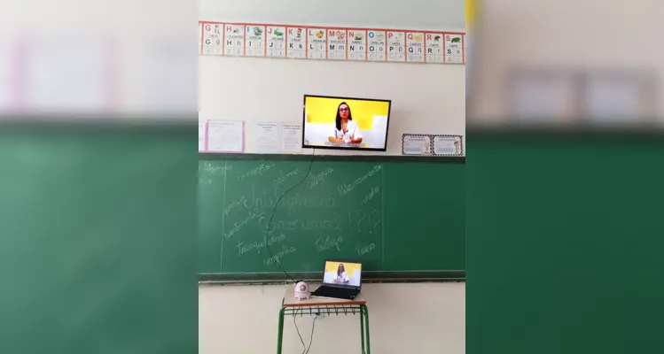 Veja os registros dos alunos desenvolvendo o trabalho em sala de aula.