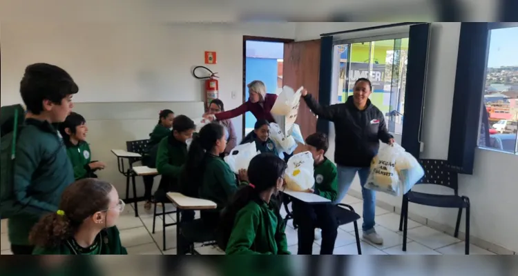 Educandos puderam aprender questões do trânsito na prática.