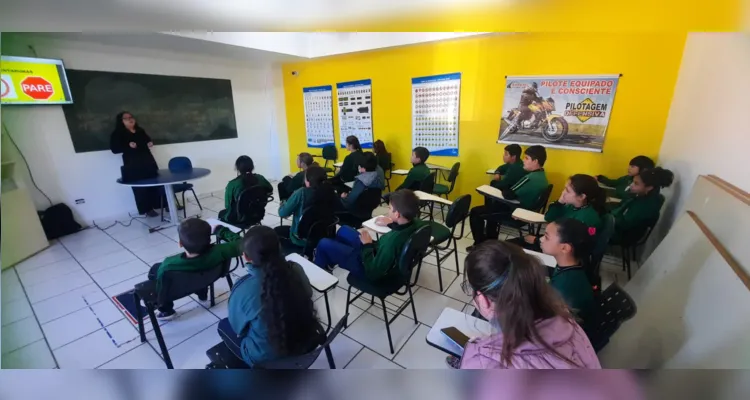 Educandos puderam aprender questões do trânsito na prática.