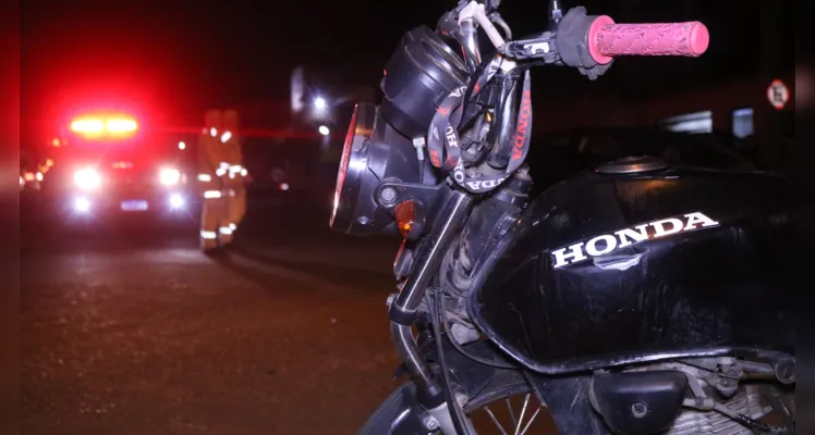 Duas pessoas ficam feridas em colisão entre motocicleta e carro, em Ponta Grossa |