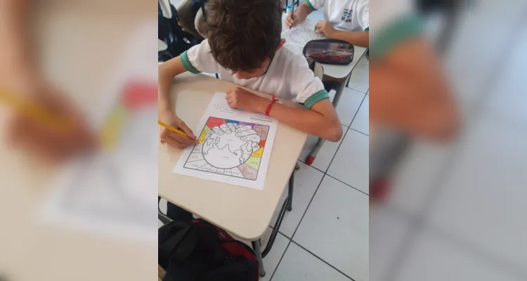 Veja como foram realizadas as atividades em sala de aula com o conteúdo especial.