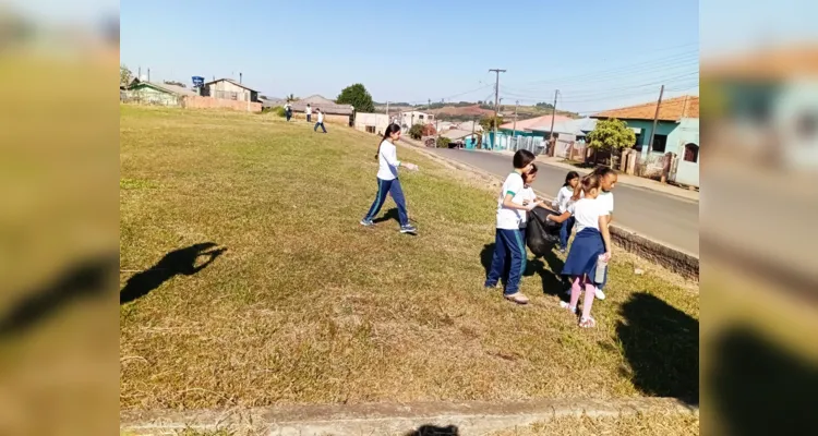 Alunos puderam acompanhar conteúdo em sala e realizar importante ação ambiental fora dela.