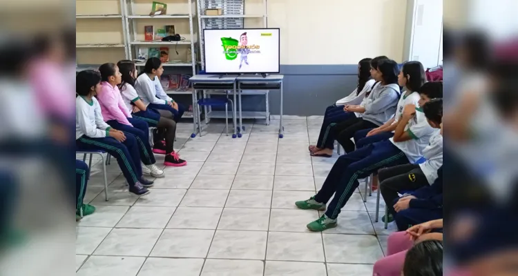 Alunos puderam acompanhar conteúdo em sala e realizar importante ação ambiental fora dela.