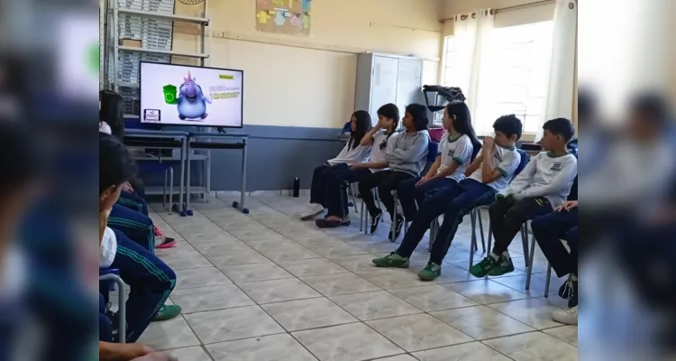 Alunos puderam acompanhar conteúdo em sala e realizar importante ação ambiental fora dela.