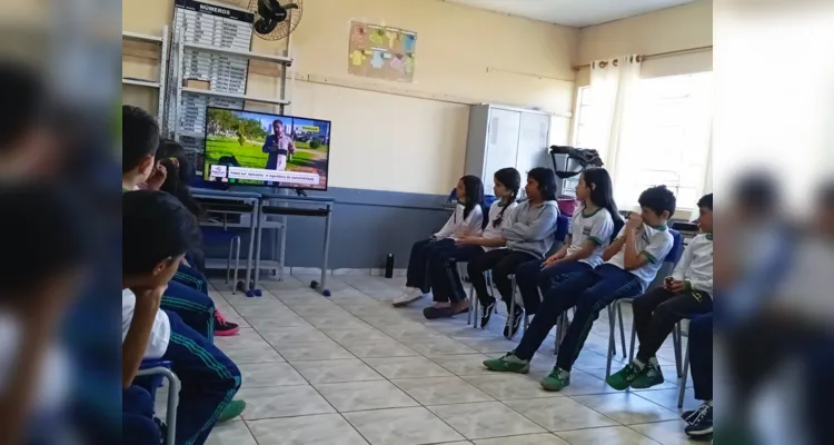 Alunos puderam acompanhar conteúdo em sala e realizar importante ação ambiental fora dela.