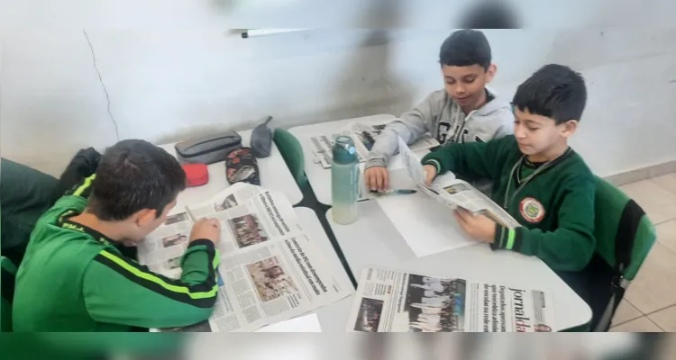 Exemplares do Jornal da Manhã, videoaula e trabalhos práticos movimentaram educandos.