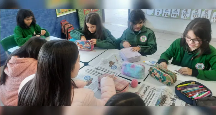 Exemplares do Jornal da Manhã, videoaula e trabalhos práticos movimentaram educandos.