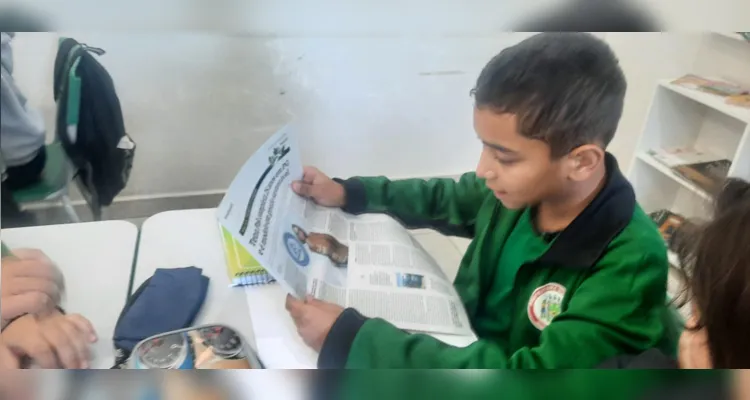 Exemplares do Jornal da Manhã, videoaula e trabalhos práticos movimentaram educandos.