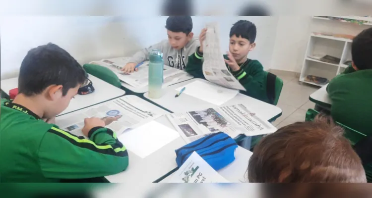 Exemplares do Jornal da Manhã, videoaula e trabalhos práticos movimentaram educandos.