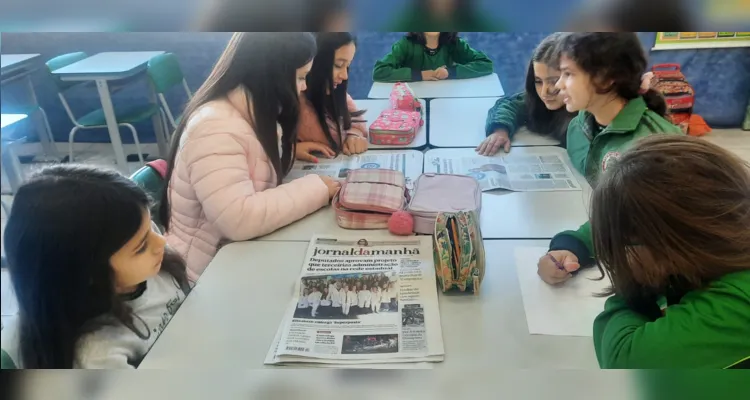 Exemplares do Jornal da Manhã, videoaula e trabalhos práticos movimentaram educandos.