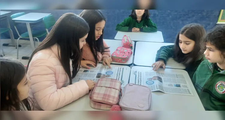 Exemplares do Jornal da Manhã, videoaula e trabalhos práticos movimentaram educandos.