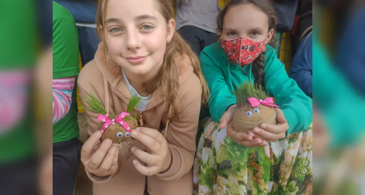 Educandos puderam construir seus bonecos ecológicos como parte das ações pela sustentabilidade.
