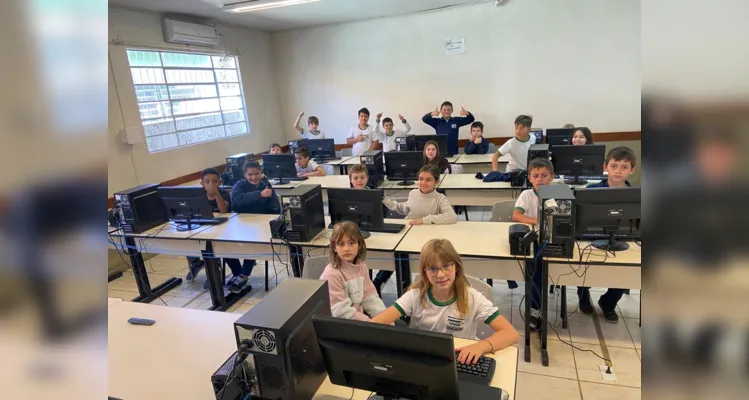 Tecnologia foi grande aliada dos estudantes na análise dos jornais digitais.