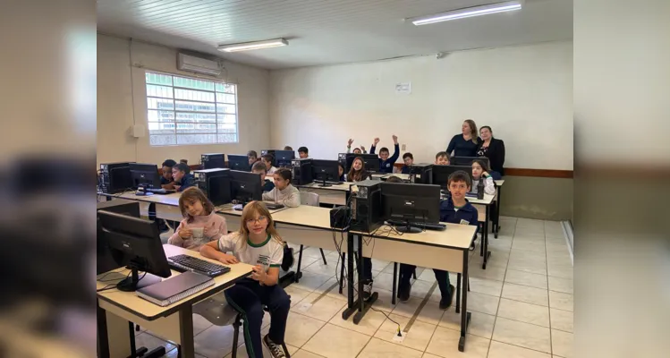 Tecnologia foi grande aliada dos estudantes na análise dos jornais digitais.