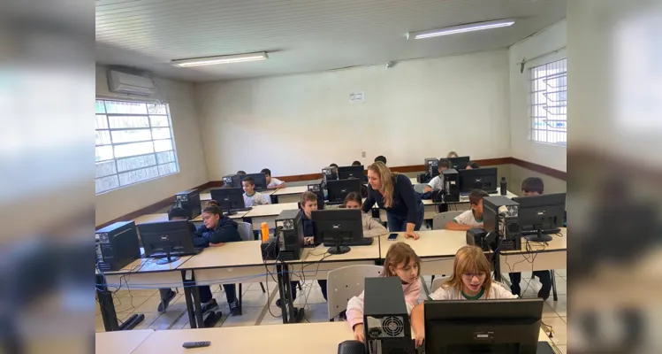 Tecnologia foi grande aliada dos estudantes na análise dos jornais digitais.