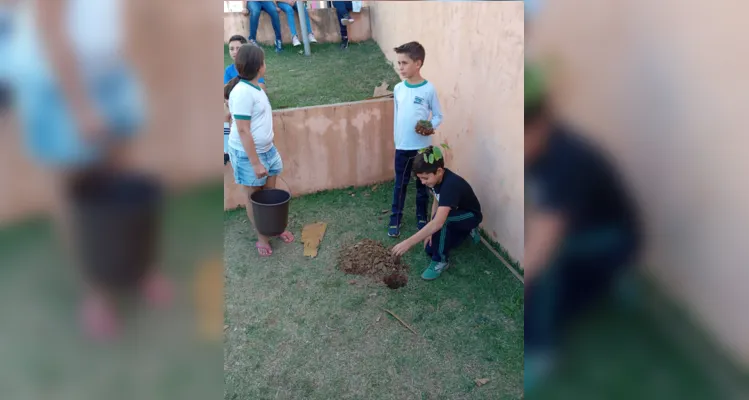 Educandos foram protagonistas de toda a ação ambiental na escola.