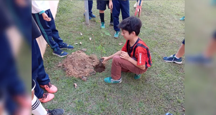 Educandos foram protagonistas de toda a ação ambiental na escola.