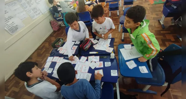 Veja momentos da dinâmica em sala de aula.