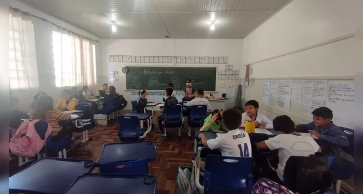 Veja momentos da dinâmica em sala de aula.