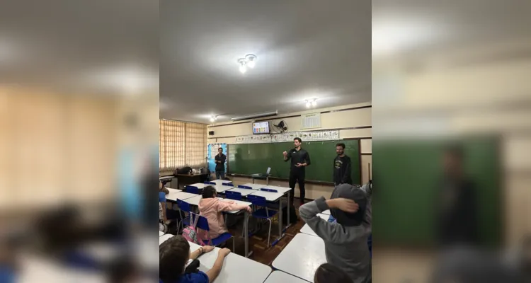 Com a visita dos acadêmicos de engenharia da UTFPR, a turma pode se aprofundar nos estudos sobre reciclagem e reutilização.