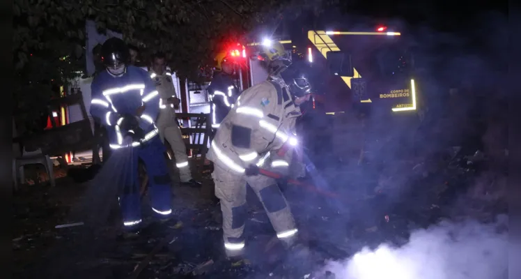 Incêndio mobilizou Corpo de Bombeiros.