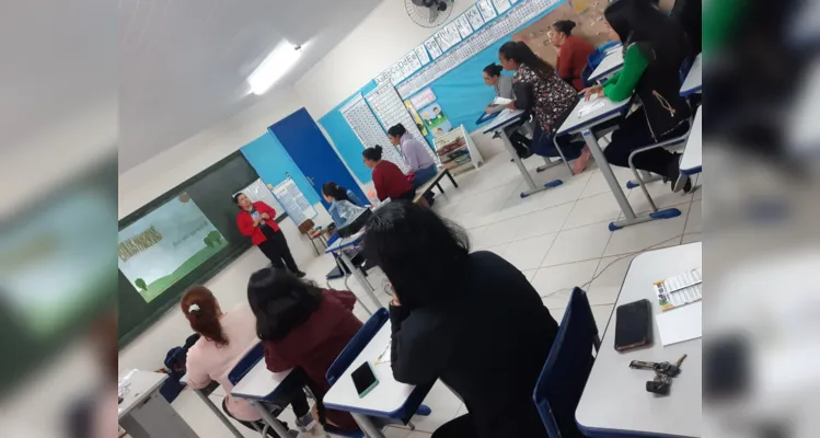 Trabalho em sala contou com uma diversidade de conhecimento e interação dos pais.