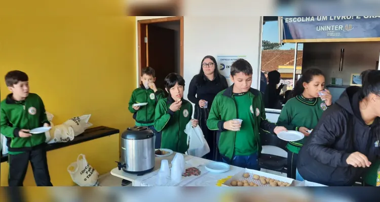 Educandos puderam aprender questões do trânsito na prática.