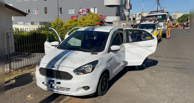 Mulher é rendida e tem carro roubado em PG; PM recupera