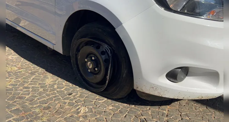 Mulher é rendida e tem carro roubado em PG; PM recupera