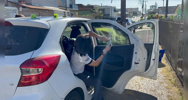 Mulher é rendida e tem carro roubado em PG; PM recupera