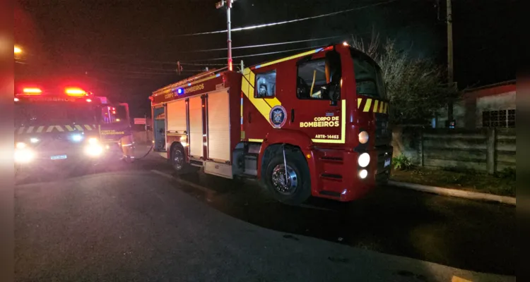 Incêndio em residência no ‘Castanheira’ mobiliza Bombeiros de PG