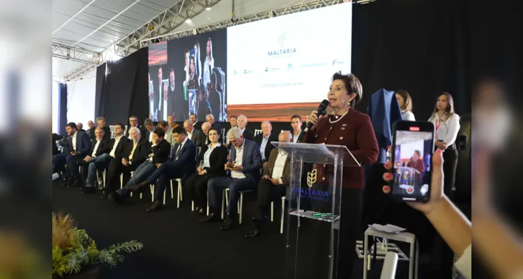 Prefeita Elizabeth discursou durante o evento de inauguração.