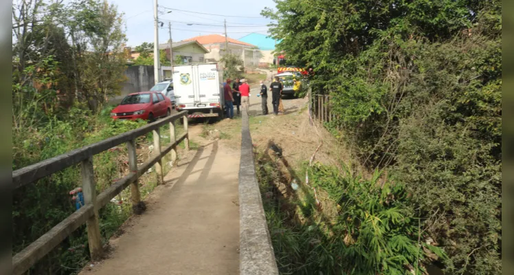 Cadáver foi encontrado por moradores da região.