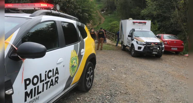 Cadáver foi encontrado por moradores da região.