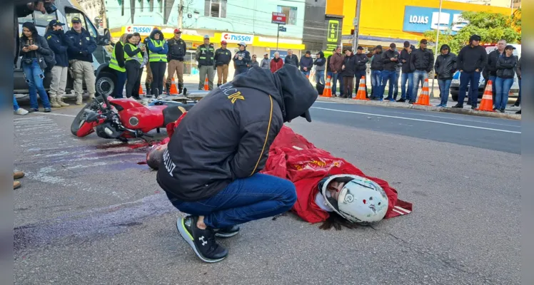 Simulação envolveu dois carros e uma motocicleta.